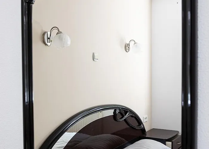 Bells Of - 3 Cosy Private Free Parking شقة