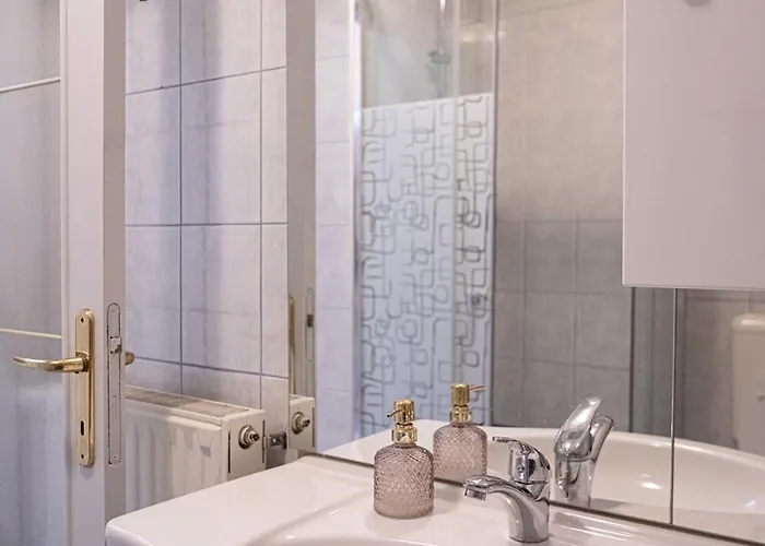 Bells Of - 3 Cosy Private Free Parking Διαμέρισμα